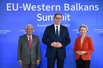 Antonio Košta, Aleksandar Vučić i Ursula fon der Lajen