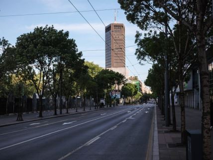 Prazne ulice Beograda za Prvi maj, a u pozadini se izdiže Beograđanka