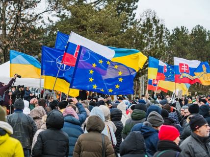 Protesti u Slovačkoj protiv premijera Roberta Fica jer podržava Rusiju