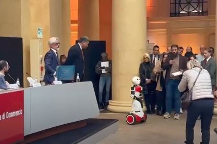 robot adrijano radiće u javnoj upravi Rima