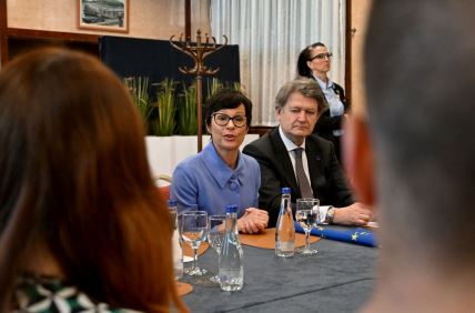 Marta Kos sa studentima