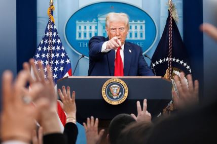 Američki predsednik Donald Tramp odgovara na pitanja novinara u Beloj kući