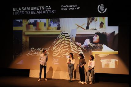 ema teokarević na premijeri filma 'bila sam umetnica'