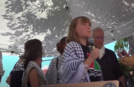 švedska aktivistkinja greta tunberg na brodu madlin koji plovi ka gazi