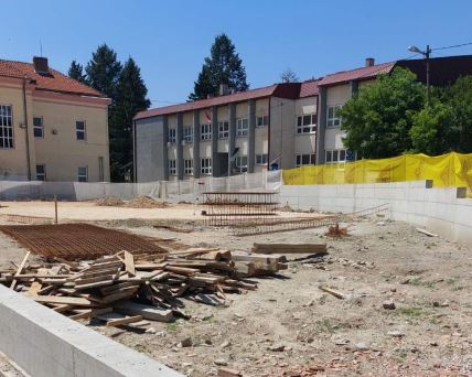 Radovi na letnjoj učionici u Babušnici