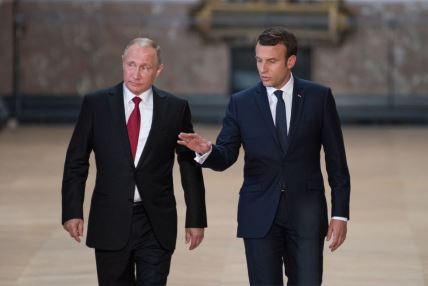 Ruski predsednik Vladimir Putin i francuski predsednik Emanuel Makron