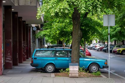 Automobili na parkingu u Beogradu