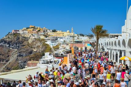 Veliki broj turista na Santoriniju