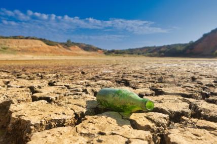 jezero u blizini Soluna je nekada bilo puno vode, a sada liči na pustinju