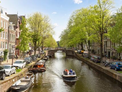 Jedan od kanala u Amsterdamu