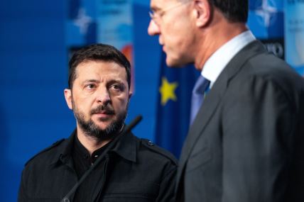 Ukrajinski predsednik Vladimir Zelenski i generalni sekretar NATO-a Mark Rute
