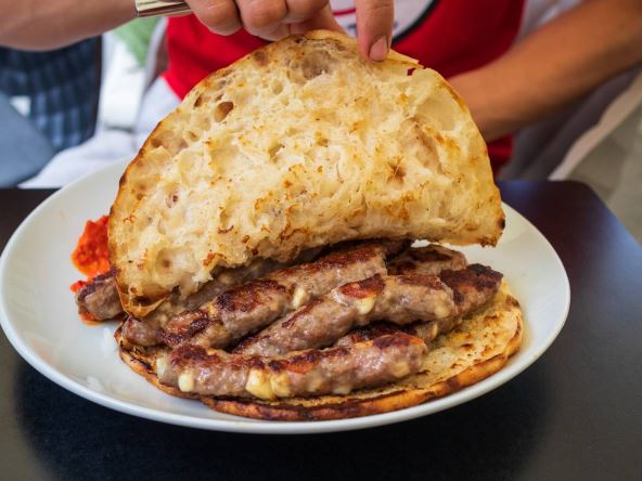 Lepinja sa ćevapima