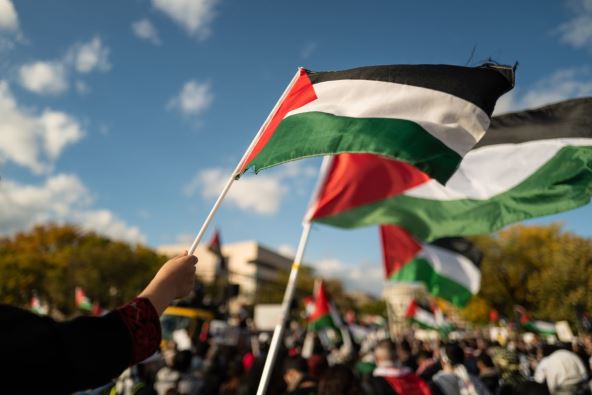 palestinska zastava na protestu u Vašingtonu