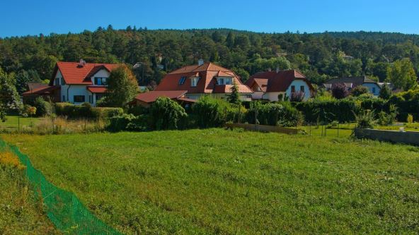 Nekoliko kuća u ruralnom delu Austrije