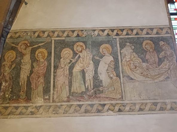 Neobične freske na zidovima kapele