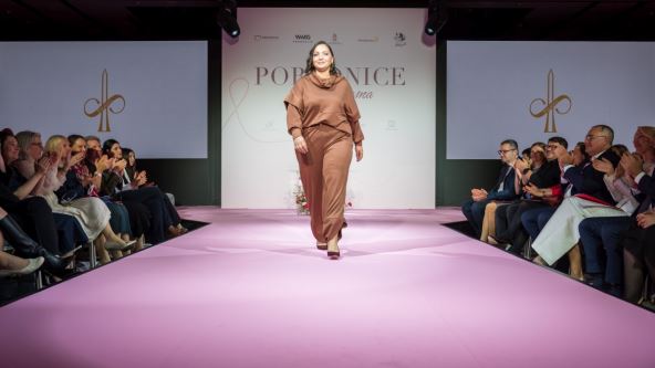 U okviru kampanje Pobednice, Aleksandra je učestvovala u istoimenoj modnoj reviji koju je organizovala WMG fondacija u okviru projekta Prevencija kao garancija.