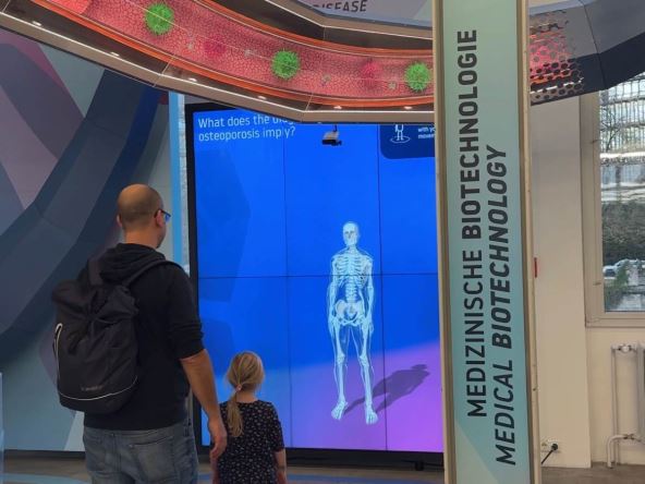 Interaktivna postavka posvećena biotehnologiji