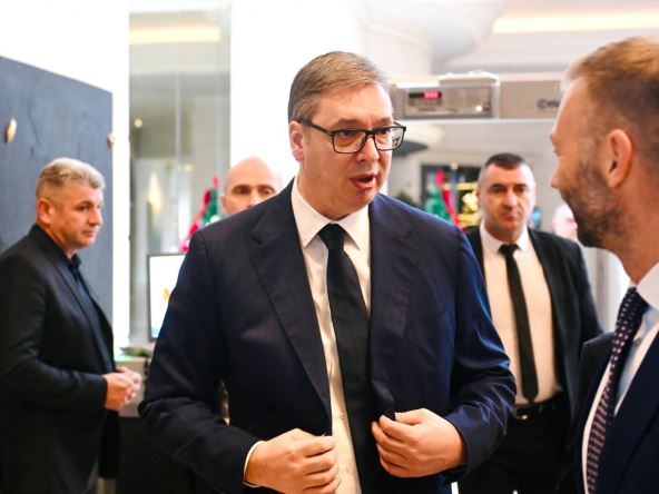 Vučić na Forumu.jpg