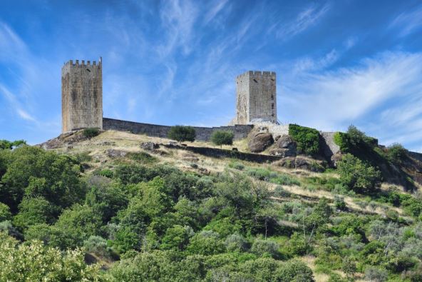 Zamak Linjares da Bejra