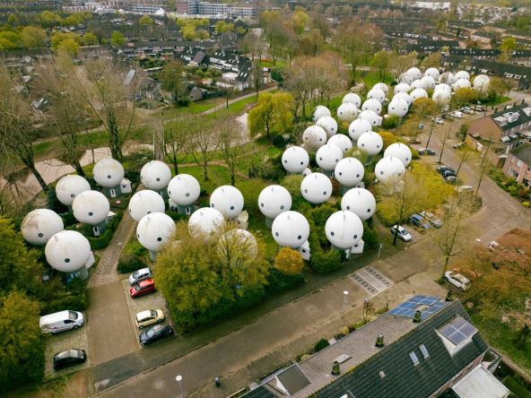 prizor iz vazduha na naselje bolvoningen sačinjenood okruglih kuća