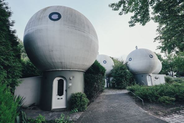 ulaz u okruglu kuću u holandskom naselju Bolvoningen