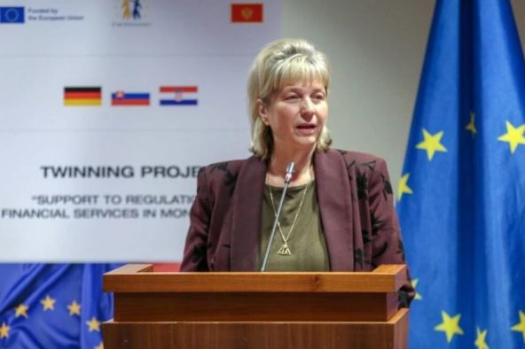 Eva Ponomarenkova.jpg