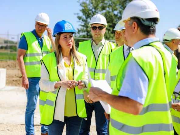 Dubravka Đedović Handanović sa radnicima