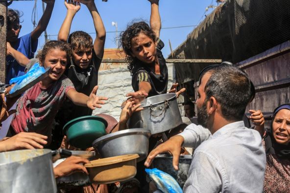 Deca dobijaju humanitarnu pomoć