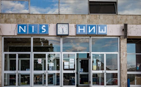 ulaz u železničku stanicu u nišu