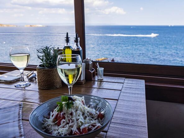 Šopska salata i vino u Burgasu