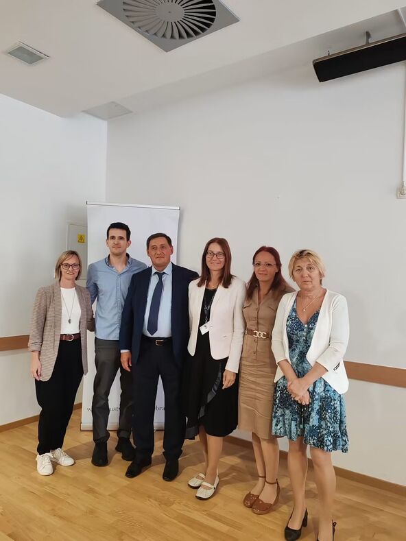 Članovi Udruženja sa prof. Milovanovićem, treći sa leva