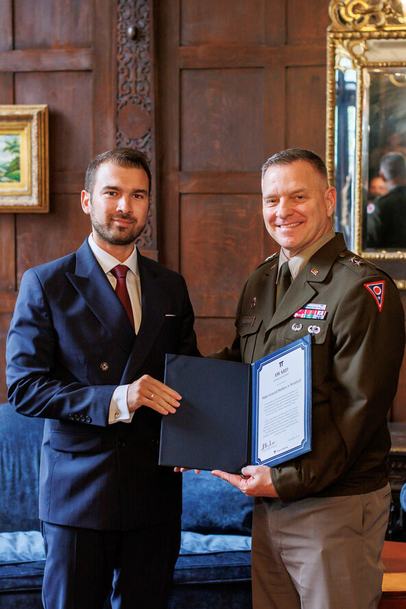 General-major Metju Vudrof, komandant Nacionalne garde Ohaja, sa Vukom Velebitom