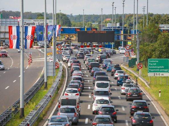 Gužva na hrvatskim naplatnim rampama jer turisti idu na more