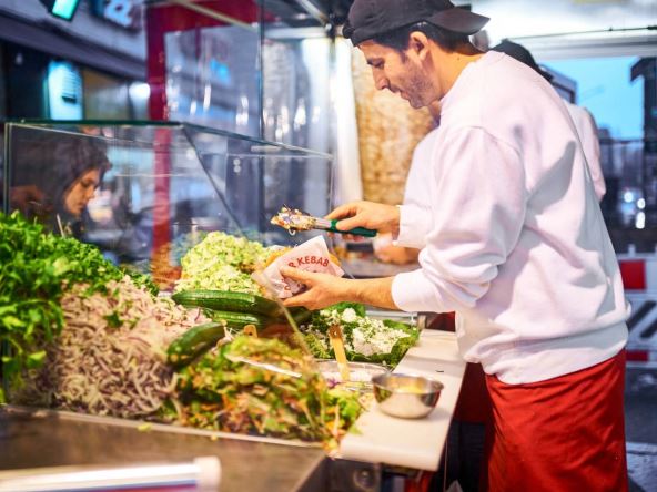 doner kebab u nemačkom restoranu brze hrane