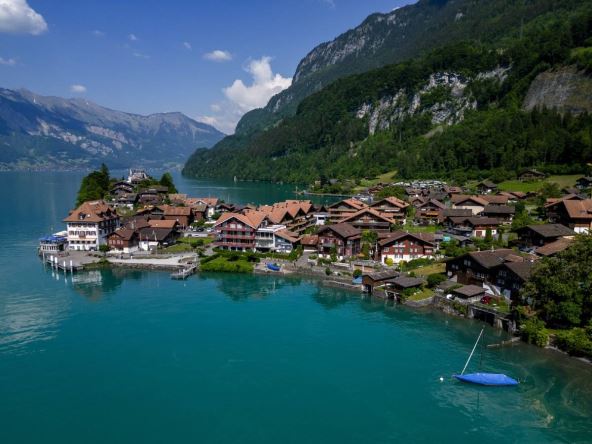 pogled na jezero brienc u švajcarskoj