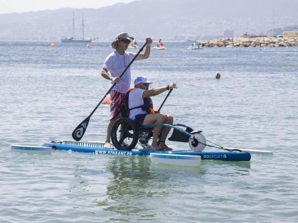 Osoba sa invaliditetom na plaži