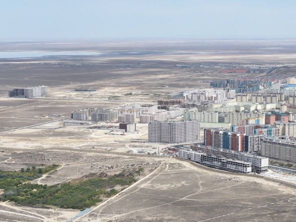 Azerbejdžanska luka Aktau na obali nekadašnjeg Kaspijskog jezera koje nestaje zbog klimatskih promena