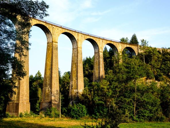 Vijadukt Šamborigo u regionu Cévennes, Francuska