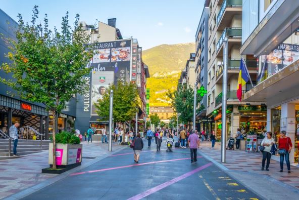 šoping zona u gradu andora la velja