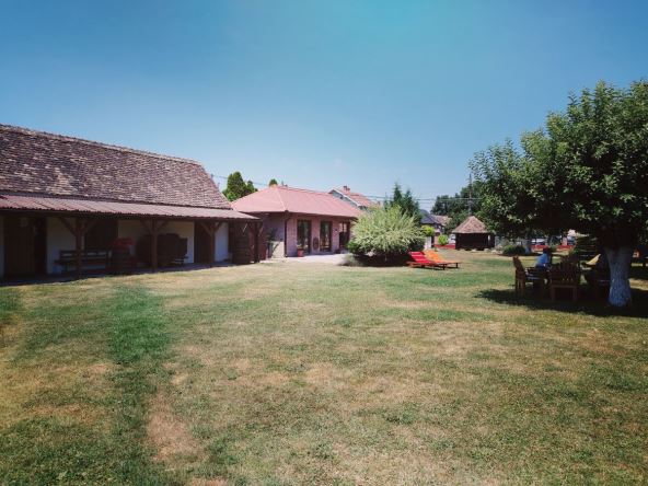 dvorište-avlija-bogatić.jpg