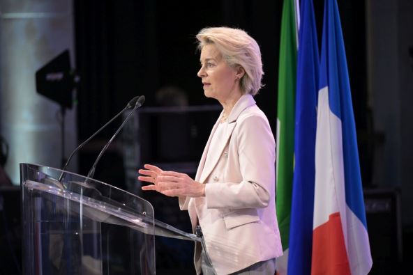 Predsednica Evropske komisije Ursula fon der Lajen