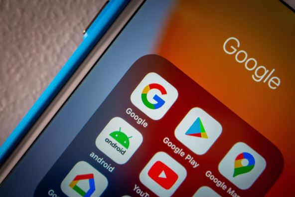 Ikonice Guglovih aplikacija na mobilnom telefonu