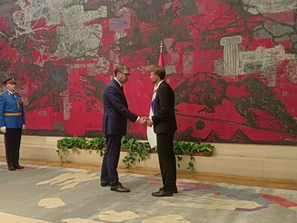 Fon Bekerat i Vučić predaja pisma