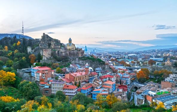 Pogled na gruzijsku prestonicu Tbilisi