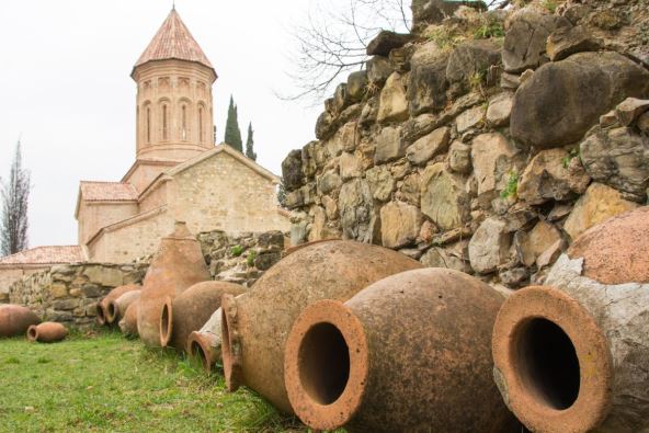 glinene posude kvevri u kojima Gruzijci prave vino