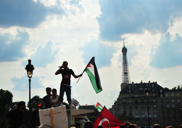 propalestinski skup u Parizu u blizini Ajfelove kule