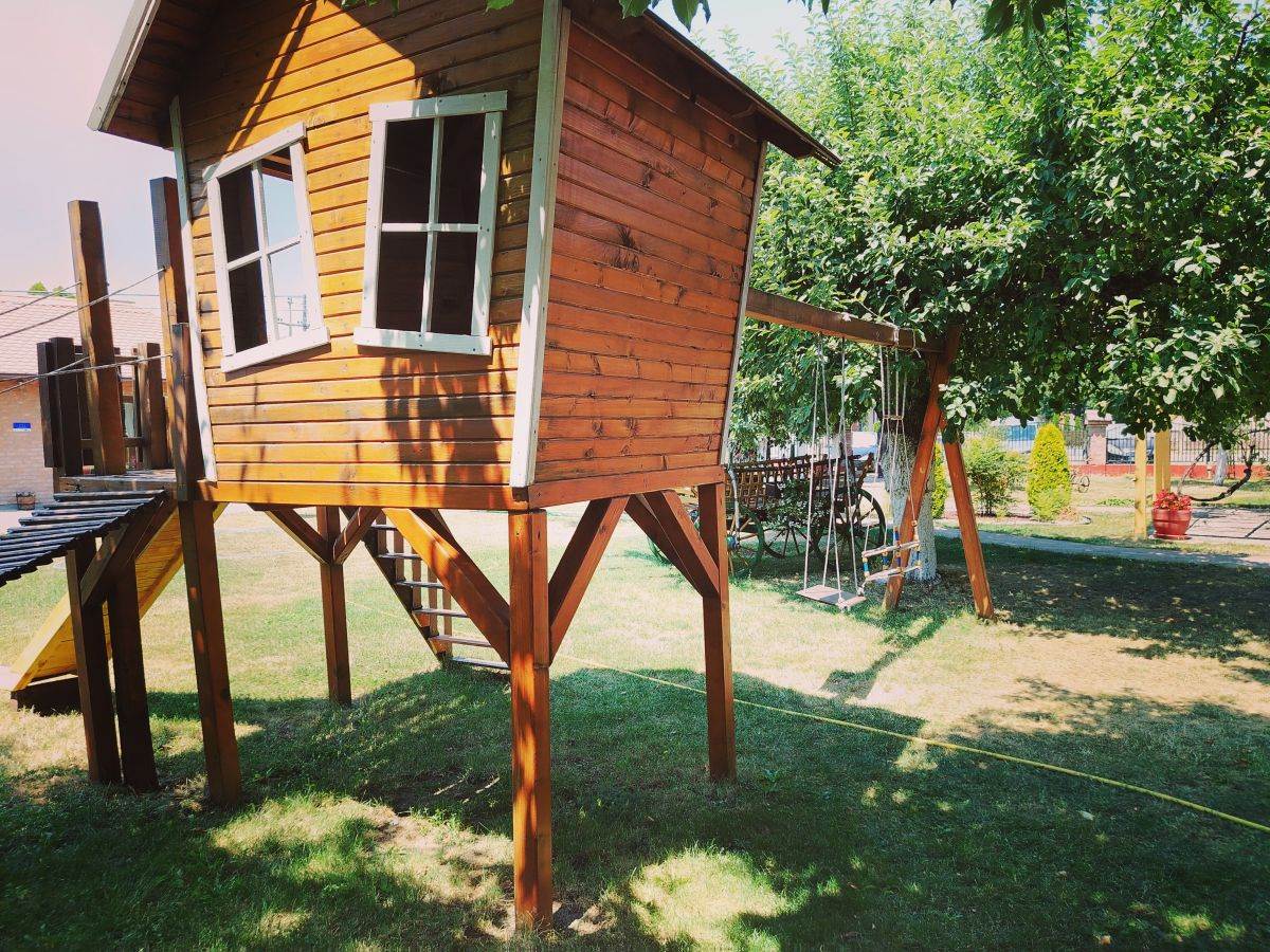 avlija kućica.jpg