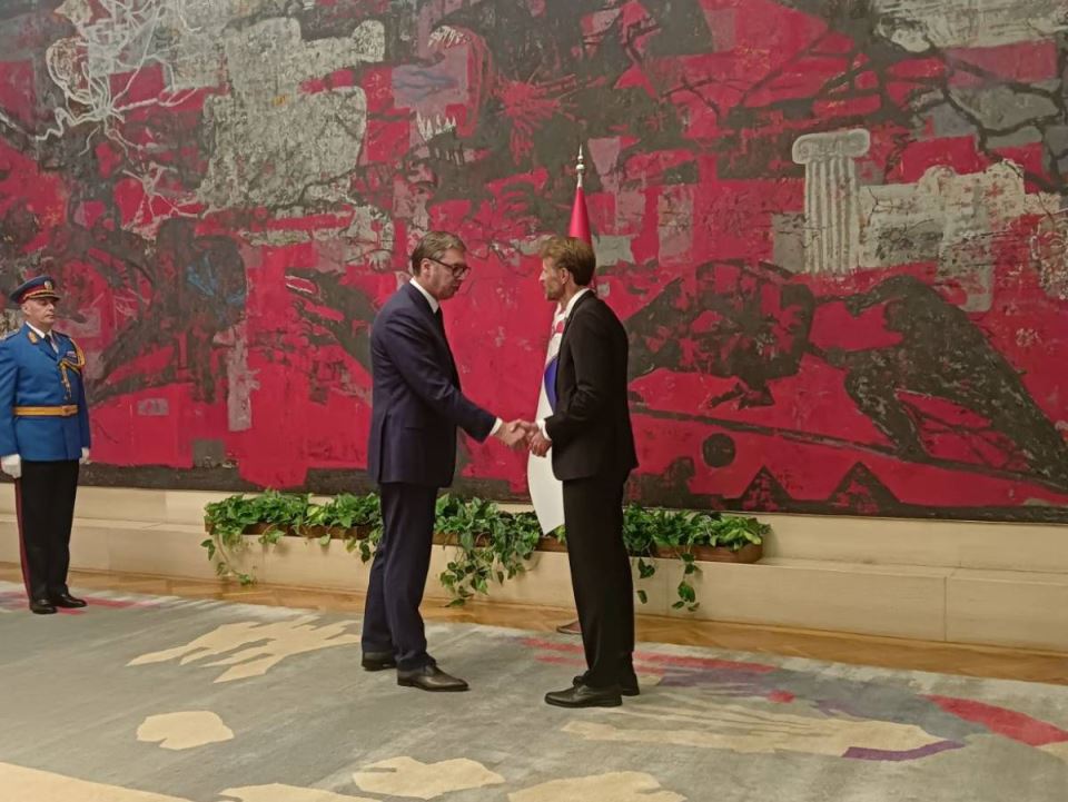 Fon Bekerat i Vučić predaja pisma